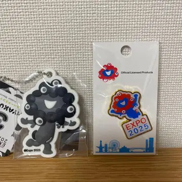 오사카 엑스포 블랙 미야쿠미야쿠 러버 마스코트 키체인 및 핀 배지