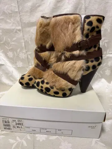 레오파드 무늬 퍼 힐 부츠
