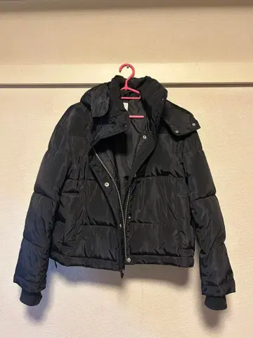 MURUA 블랙 다운 자켓 후드 부착