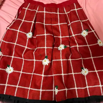 엠즈 그레이시 빨간색 체크 무늬 플레어 스커트