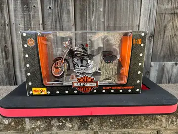 Harley-Davidson FLSTS 1:10 95th Maisto