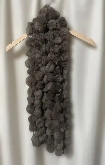 MICHEL KLEN 그레이 브라운 퍼 폼폼 머플러 PARIS