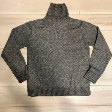 그레이 터틀넥 스웨터