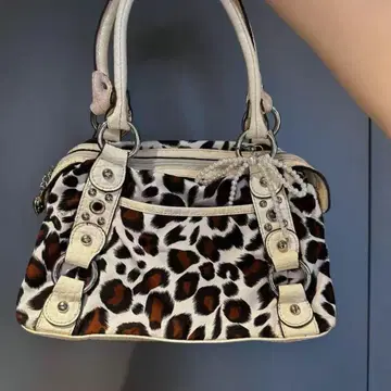 레오파드 무늬 핸드백