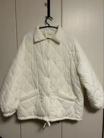 Jewelobe 화이트 퀼팅 자켓
