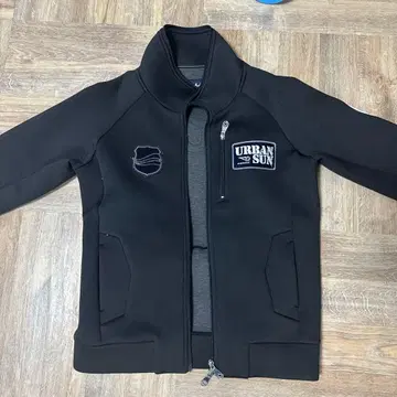 muta 블랙 집업 자켓