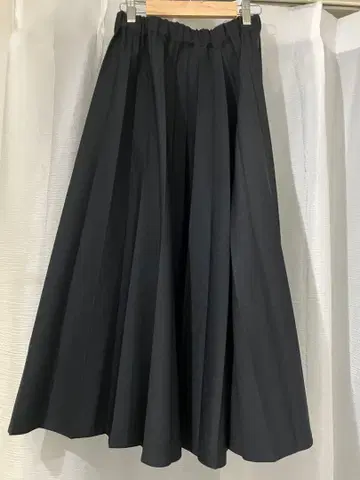 블랙 플리츠 롱 스커트