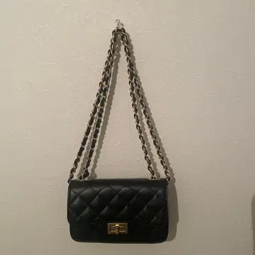 블랙 퀼팅 숄더백