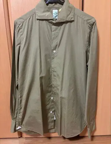 피나모레 SIMONE 컷어웨이 셔츠 슬림 핏 BALI