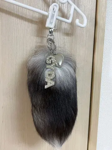 gyda 제이 참 포함 퍼 꼬리