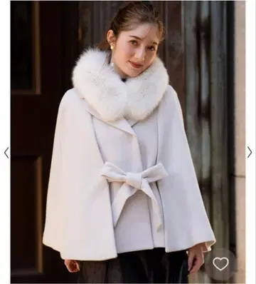 퍼 슬릿 케이프 코트