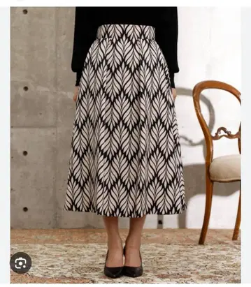 TIARA 빅 리프 무늬 플레어 롱 스커트