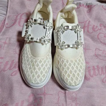 화이트 메쉬 스니커즈 시착만 한 상품