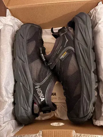 HOKA 블랙 스포츠 샌들
