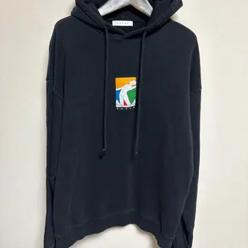 FUTUR 블랙 후드티 아트 워크 자수