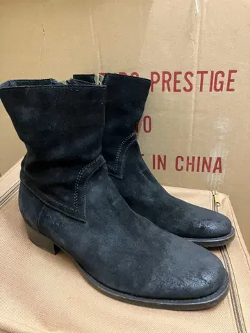 부테로 B1120 블랙 러프 아웃 스웨이드 부츠