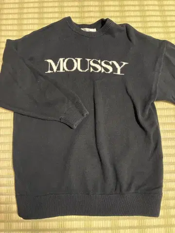 MOUSSY 네이비 로고 긴팔 스웨터