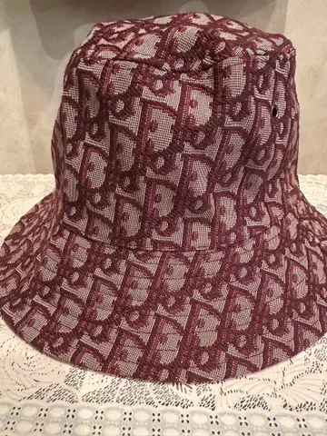 버건디 로고 패턴 버킷햇