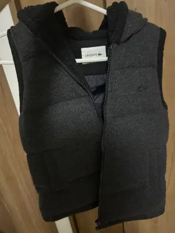 LACOSTE 후드 부착 다운 베스트 38 사이즈 그레이