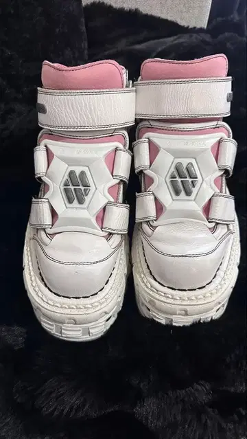 NEW ROCK 화이트 핑크 TANK 통굽 부츠