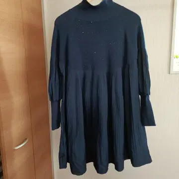 네이비 비쥬 플리츠 긴팔 상의