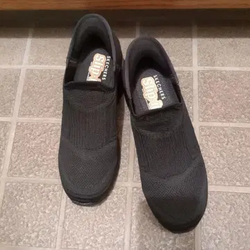 Skechers Slip-ins 블랙 스니커즈