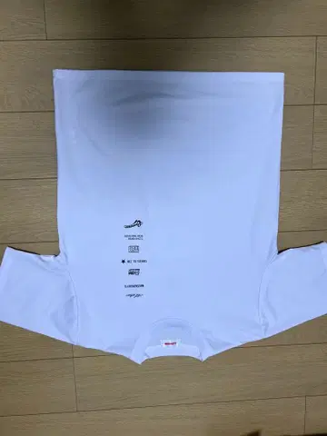 로고 긴팔 티셔츠 (화이트/블랙)