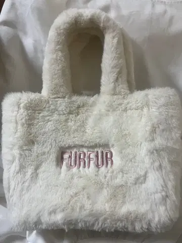 FURFUR 화이트 퍼 토트백