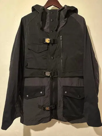 화이트 마운티니어링 19AW 마운틴 파카