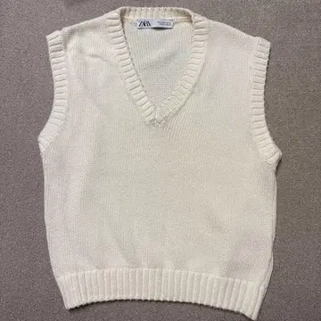 ZARA 아이보리 V넥 니트 베스트