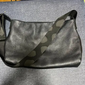 earPAPILLONNER/가죽 숄더백 블랙