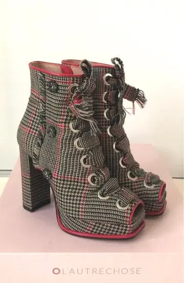 L'AUTRE CHOSE 로트레쇼즈 부츠 레이스업 오픈토