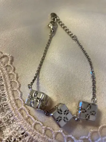 매킨토시 런던 실버 입방체 참 팔찌 클래식