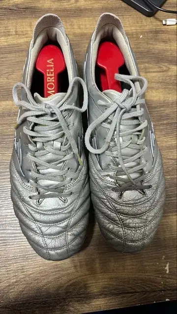 미즈노 모렐리아 실버 스파이크 슈즈