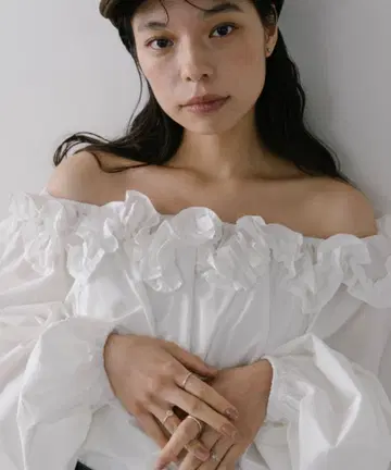 DRWCYS 프릴 오프숄더 블라우스