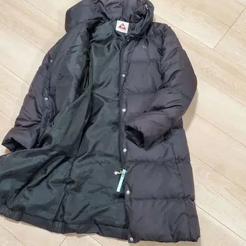 르꼬끄 스포르티브 롱 다운 코트 A라인 로고 자수