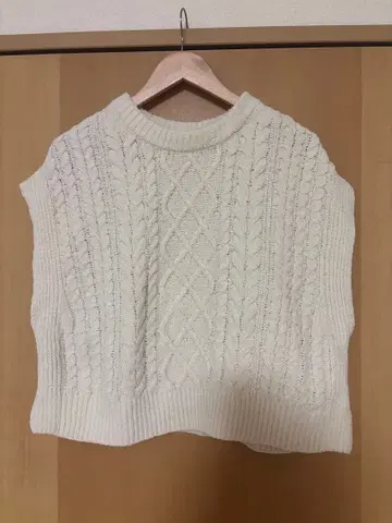 Samanasa No.2 아이보리 케이블 짜임 니트 베스트