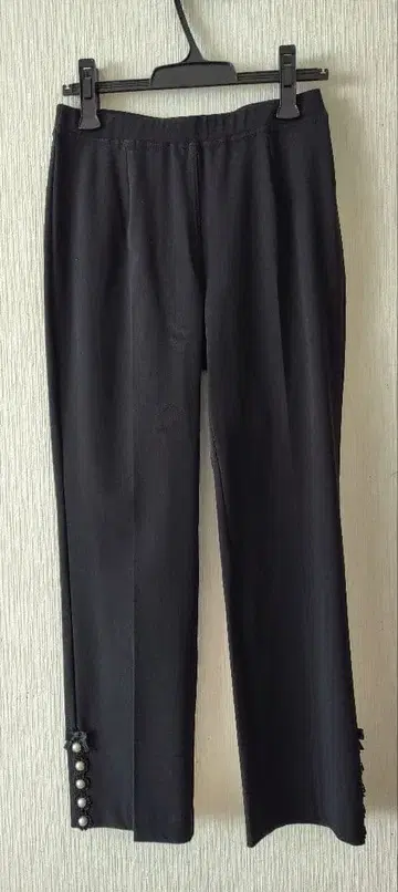 새상품 슈퍼뷰티42 블랙 펄과 리본 포함 캐주얼 팬츠