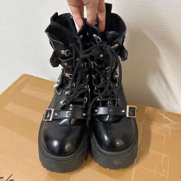 블랙 통굽 하이컷 부츠