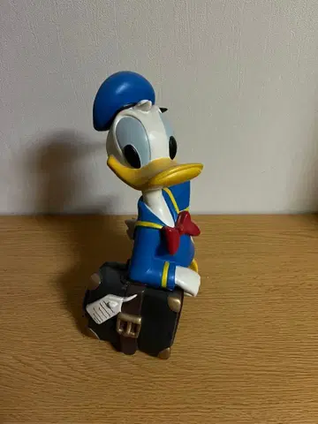 도널드 덕 피규어 동상 입상