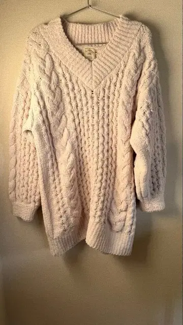 [ 젤라또피케 ] 케이블 짜임 V넥 니트 원피스