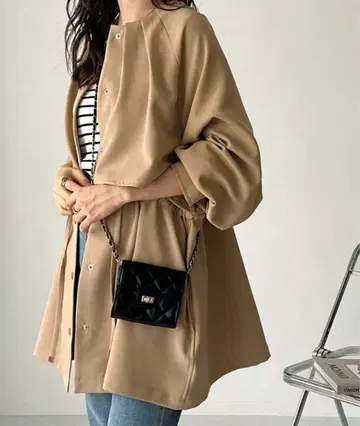 GeeRA 케이프 디자인 미들 기장 트렌치코트