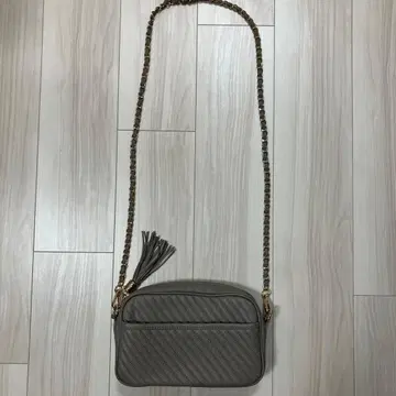 [ 교토 이세탄 구매 ] 그레이 가죽 퀼팅 숄더백