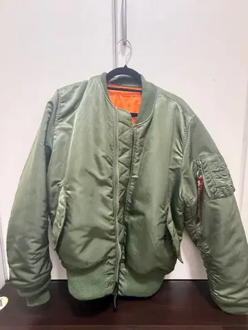 올리브 그린 플라이트 자켓