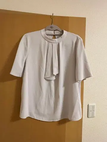 라이트 그레이 반팔 블라우스 M 사이즈