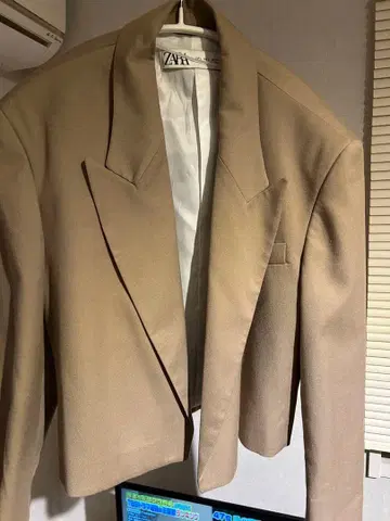 ZARA 베이지 숏 기장 테일러드 자켓