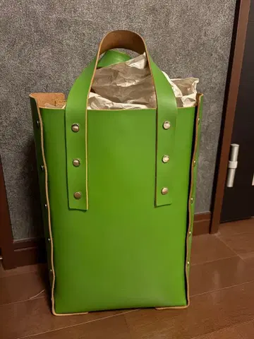 스터드 달린 그린 토트백