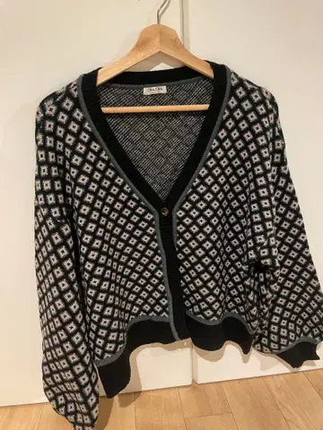 다이아몬드 패턴 니트 가디건