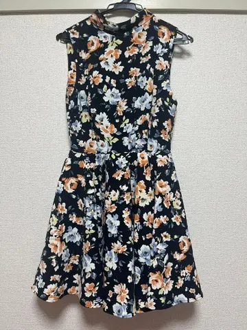 플로럴 프린트 슬리브리스 원피스