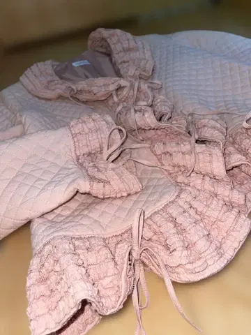 카네코 이사오, 원더풀 월드 라이트 핑크 퀼팅 상의